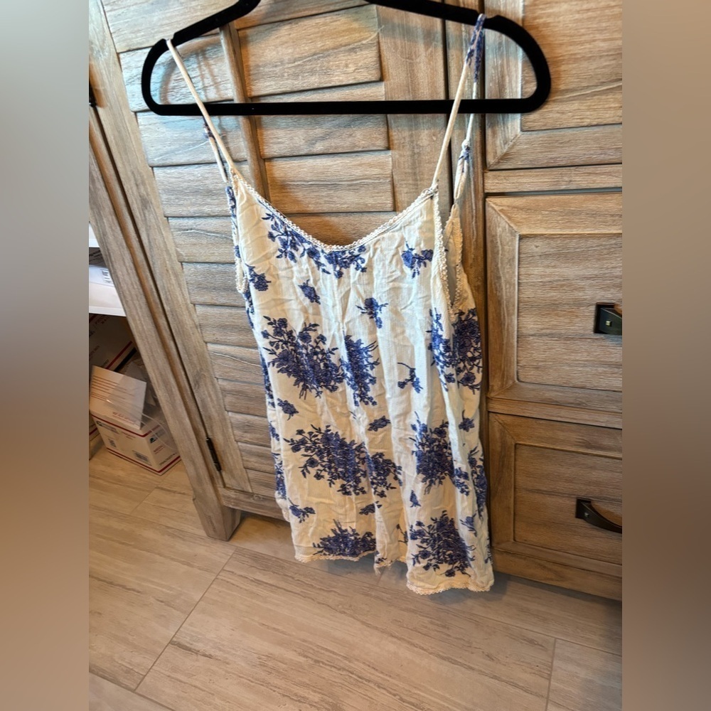 Mimi Chica Floral Romper with Pockets in Ivory with Blue Flowers Size Large